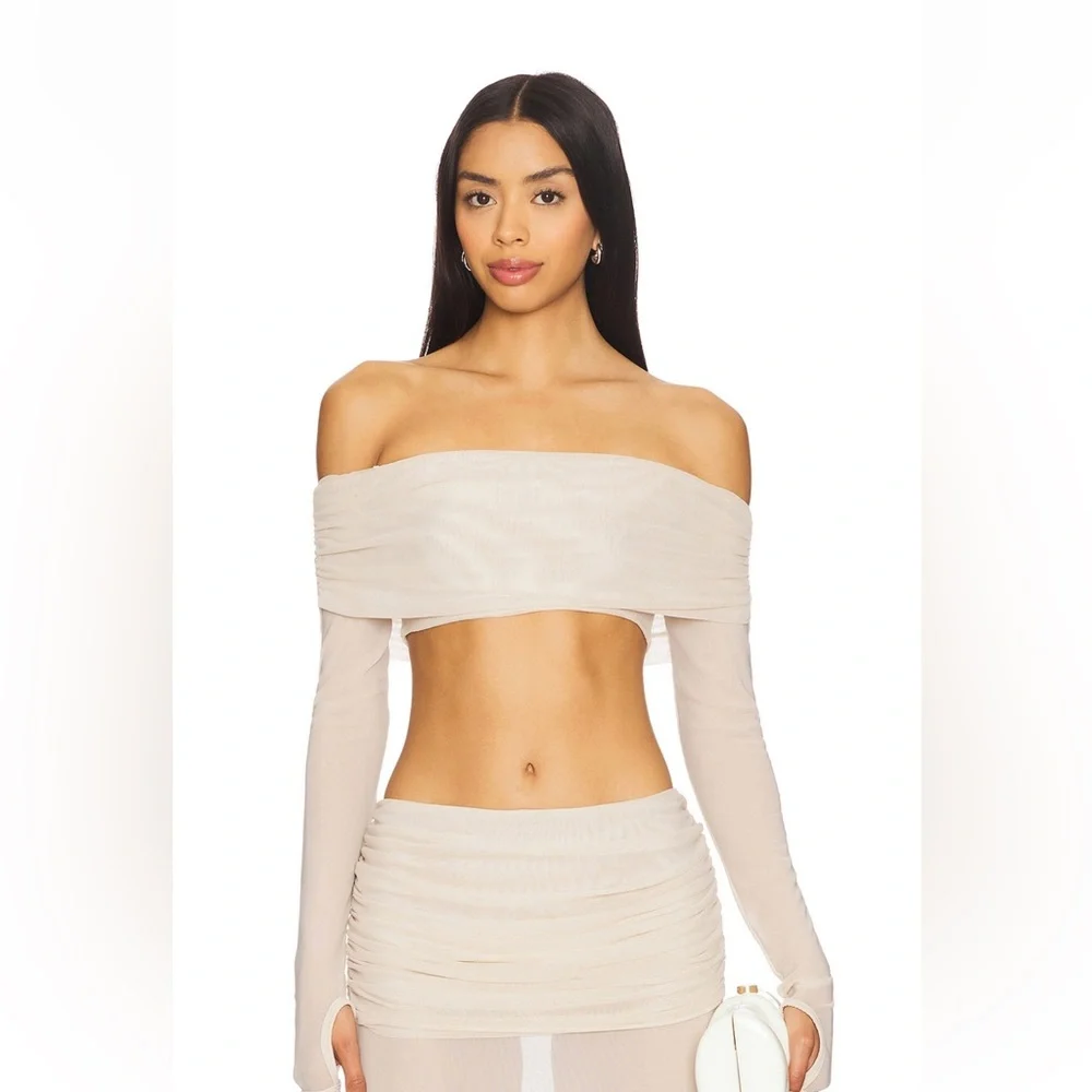 KOIR Off-Shoulder top + skirt SET - Picture 4 of 8